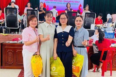 GIỌT MÁU HỒNG TRAO ĐI – NỤ CƯỜI Ở LẠI