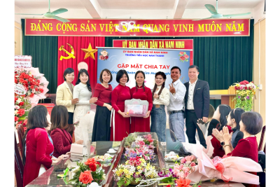 Trường Tiểu học Nam Thanh long trọng tổ chức buổi Gặp mặt chia tay đồng chí Đoàn Thị Kim Huyên nghỉ hưu